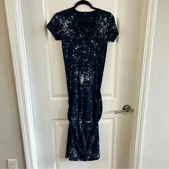 93 Monrow Bleach Splatter V Neck Scrunch T Shirt Dress - Picture 4 of 6